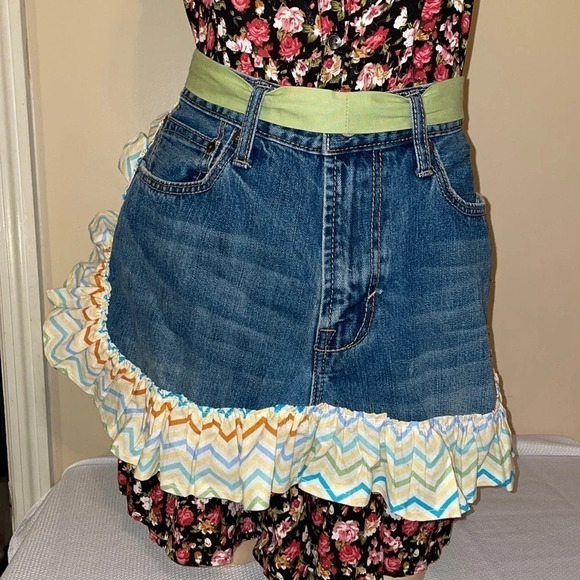 Women’s apron handmade upcycled recycled denim Chevron tie closure - Picture 3 of 8
